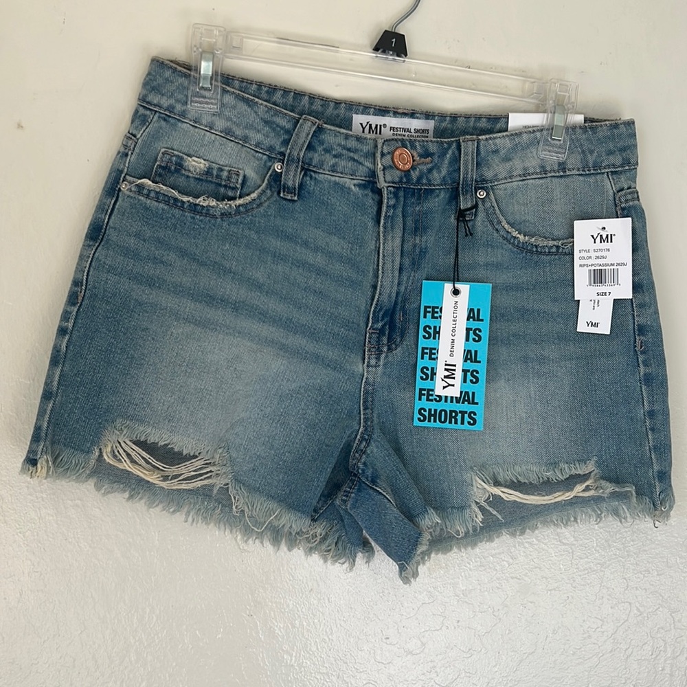 YMI HIGH RISE FIT BUTTON FLY SHORTS SIZE 7